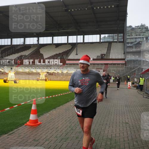 07.12.2025 - St. Pauli X-Mass-Run No. 15 Fabian Wolf http://msf.ph/oto/9390029 07.12.2025 10:22:52 Ziel 794, 2638, 3780, 4287, 4407, 4411, 4419, 4509, 4539 meine-sportfotos.de