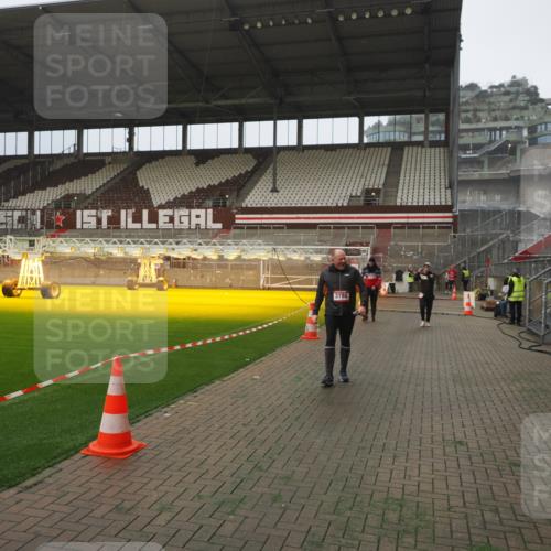 07.12.2025 - St. Pauli X-Mass-Run No. 15 Fabian Wolf http://msf.ph/oto/9390040 07.12.2025 10:22:54 Ziel 794, 2638, 3780, 4287, 4407, 4411, 4419, 4509, 4539 meine-sportfotos.de