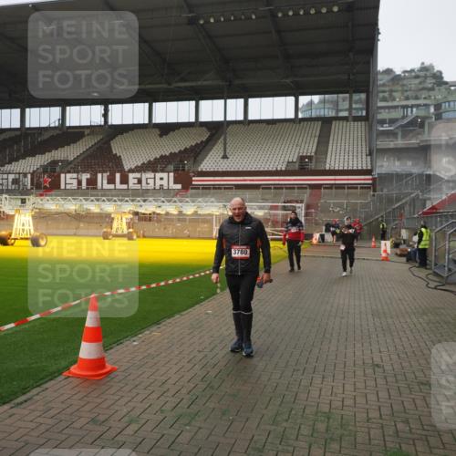 07.12.2025 - St. Pauli X-Mass-Run No. 15 Fabian Wolf http://msf.ph/oto/9390057 07.12.2025 10:22:55 Ziel 794, 2638, 3780, 4287, 4407, 4411, 4419, 4509, 4539 meine-sportfotos.de