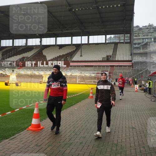 07.12.2025 - St. Pauli X-Mass-Run No. 15 Fabian Wolf http://msf.ph/oto/9390113 07.12.2025 10:23:03 Ziel 1996, 2123, 2304, 2638, 3780, 4287 meine-sportfotos.de