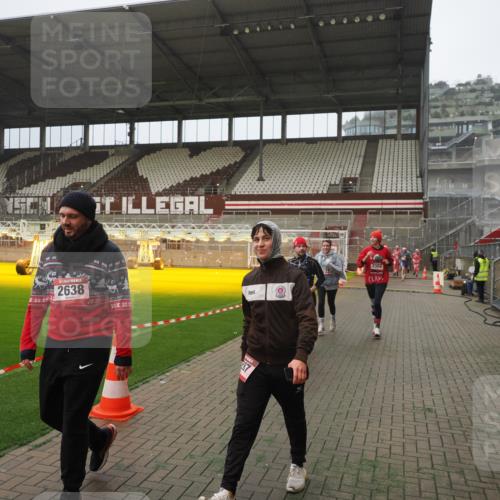 07.12.2025 - St. Pauli X-Mass-Run No. 15 Fabian Wolf http://msf.ph/oto/9390133 07.12.2025 10:23:04 Ziel 1996, 2123, 2304, 2638, 3780, 4287 meine-sportfotos.de