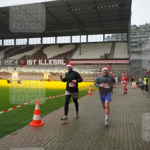07.12.2025 - St. Pauli X-Mass-Run No. 15 Fabian Wolf http://msf.ph/oto/9390183 07.12.2025 10:23:10 Ziel 1996, 2123, 2304, 2508, 2511, 2638, 3052, 3078, 3079 meine-sportfotos.de