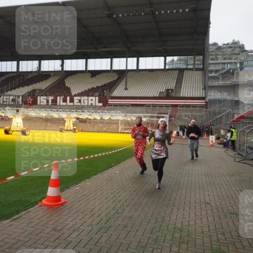 07.12.2025 - St. Pauli X-Mass-Run No. 15 Fabian Wolf http://msf.ph/oto/9390242 07.12.2025 10:23:22 Ziel 2508, 2511, 3052, 3078, 3079, 4005, 4141, 4458 meine-sportfotos.de