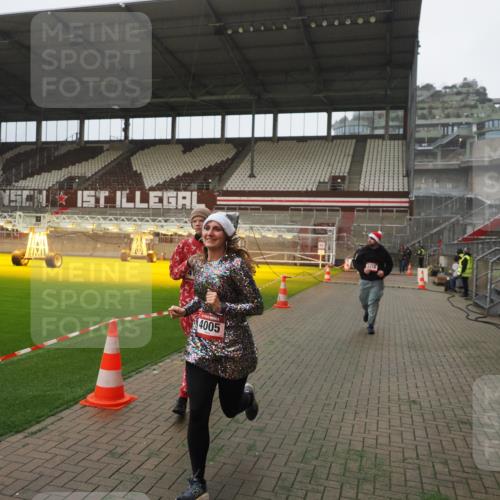 07.12.2025 - St. Pauli X-Mass-Run No. 15 Fabian Wolf http://msf.ph/oto/9390260 07.12.2025 10:23:23 Ziel 2508, 2511, 3052, 3078, 3079, 4005, 4141, 4458 meine-sportfotos.de