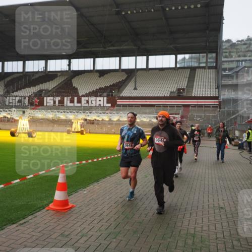 07.12.2025 - St. Pauli X-Mass-Run No. 15 Fabian Wolf http://msf.ph/oto/9390308 07.12.2025 10:23:36 Ziel 638, 3539, 3644, 3649, 3887, 3890, 4005, 4141, 4145, 4458, 4549 meine-sportfotos.de