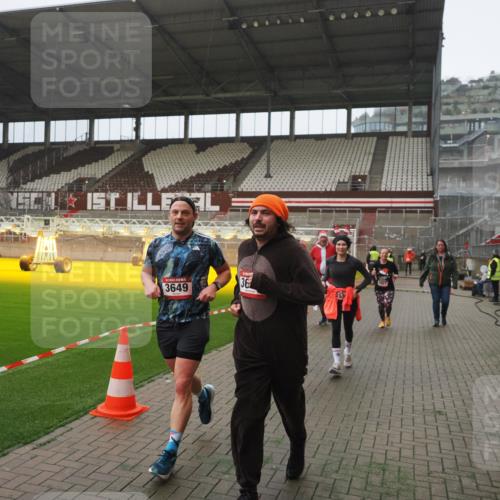 07.12.2025 - St. Pauli X-Mass-Run No. 15 Fabian Wolf http://msf.ph/oto/9390319 07.12.2025 10:23:37 Ziel 638, 3539, 3644, 3649, 3887, 3890, 4145, 4549 meine-sportfotos.de