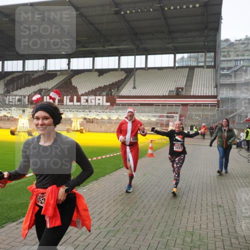 07.12.2025 - St. Pauli X-Mass-Run No. 15 Fabian Wolf http://msf.ph/oto/9390342 07.12.2025 10:23:38 Ziel 638, 3539, 3644, 3649, 3887, 3890, 4145, 4549 meine-sportfotos.de