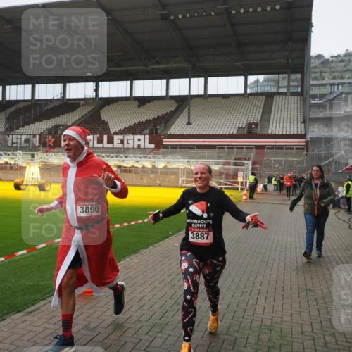 07.12.2025 - St. Pauli X-Mass-Run No. 15 Fabian Wolf http://msf.ph/oto/9390360 07.12.2025 10:23:39 Ziel 638, 1104, 3539, 3644, 3649, 3887, 3890, 4145, 4549 meine-sportfotos.de