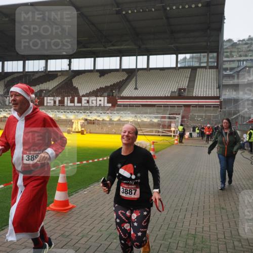 07.12.2025 - St. Pauli X-Mass-Run No. 15 Fabian Wolf http://msf.ph/oto/9390364 07.12.2025 10:23:39 Ziel 638, 1104, 3539, 3644, 3649, 3887, 3890, 4145, 4549 meine-sportfotos.de