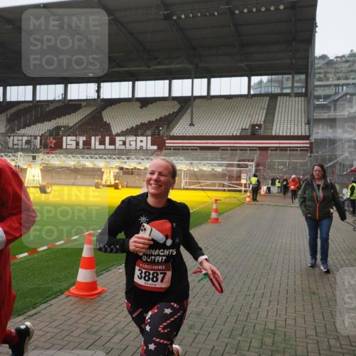 07.12.2025 - St. Pauli X-Mass-Run No. 15 Fabian Wolf http://msf.ph/oto/9390368 07.12.2025 10:23:40 Ziel 638, 1104, 3539, 3644, 3649, 3887, 3890, 4043, 4145, 4549 meine-sportfotos.de