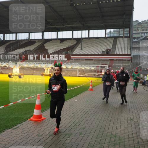 07.12.2025 - St. Pauli X-Mass-Run No. 15 Fabian Wolf http://msf.ph/oto/9390417 07.12.2025 10:23:48 Ziel 1104, 2603, 2634, 3539, 3644, 3649, 3887, 3890, 4043, 4139, 4144, 4377, 4378 meine-sportfotos.de