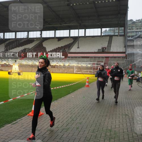 07.12.2025 - St. Pauli X-Mass-Run No. 15 Fabian Wolf http://msf.ph/oto/9390420 07.12.2025 10:23:48 Ziel 1104, 2603, 2634, 3539, 3644, 3649, 3887, 3890, 4043, 4139, 4144, 4377, 4378 meine-sportfotos.de
