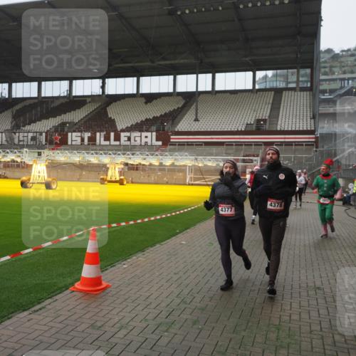 07.12.2025 - St. Pauli X-Mass-Run No. 15 Fabian Wolf http://msf.ph/oto/9390434 07.12.2025 10:23:49 Ziel 1104, 2603, 2634, 3539, 3644, 3649, 3887, 3890, 4043, 4139, 4144, 4377, 4378 meine-sportfotos.de