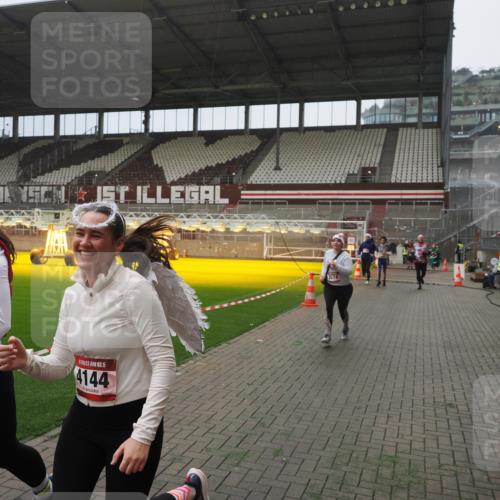 07.12.2025 - St. Pauli X-Mass-Run No. 15 Fabian Wolf http://msf.ph/oto/9390502 07.12.2025 10:23:53 Ziel 1104, 2603, 2634, 3968, 4043, 4139, 4144, 4203, 4377, 4378, 4765 meine-sportfotos.de