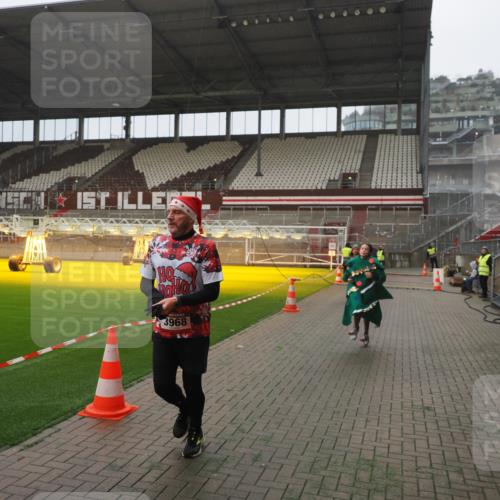 07.12.2025 - St. Pauli X-Mass-Run No. 15 Fabian Wolf http://msf.ph/oto/9390569 07.12.2025 10:23:59 Ziel 711, 1104, 2603, 2634, 3968, 4043, 4139, 4144, 4203, 4377, 4378, 4479, 4765 meine-sportfotos.de