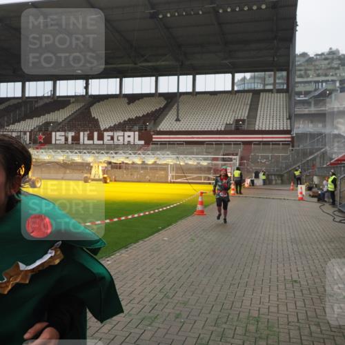 07.12.2025 - St. Pauli X-Mass-Run No. 15 Fabian Wolf http://msf.ph/oto/9390594 07.12.2025 10:24:00 Ziel 711, 2603, 2634, 3968, 4043, 4139, 4144, 4203, 4377, 4378, 4479, 4765 meine-sportfotos.de