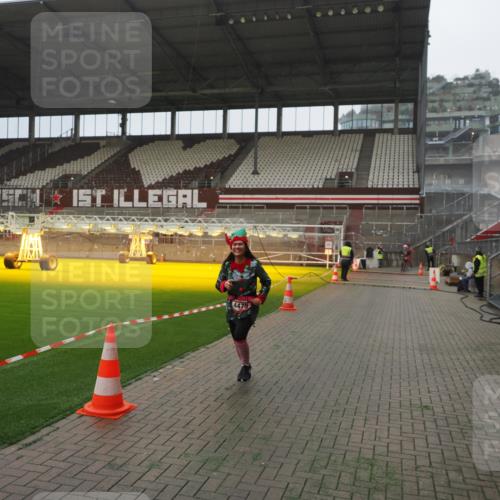 07.12.2025 - St. Pauli X-Mass-Run No. 15 Fabian Wolf http://msf.ph/oto/9390609 07.12.2025 10:24:02 Ziel 711, 2603, 2634, 3968, 4139, 4144, 4203, 4479, 4765 meine-sportfotos.de