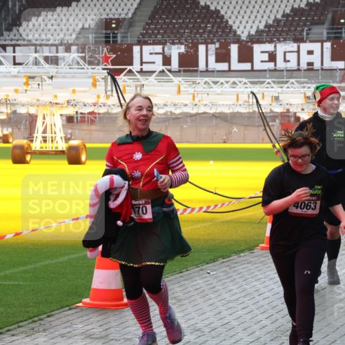 07.12.2025 - St. Pauli X-Mass-Run No. 15 Luisa Fischer http://msf.ph/oto/9390613 07.12.2025 10:56:50 Ziel 170, 4063, 236, 248, 759, 951, 955, 1790, 1793, 2170, 4063, 4146, 4493 meine-sportfotos.de