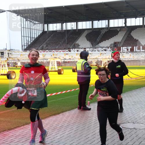07.12.2025 - St. Pauli X-Mass-Run No. 15 Luisa Fischer http://msf.ph/oto/9390622 07.12.2025 10:56:53 Ziel 15, 2170, 4063, 4146, 236, 248, 417, 759, 951, 955, 1790, 1793, 2170, 2538, 2542, 4063, 4146, 4493 meine-sportfotos.de