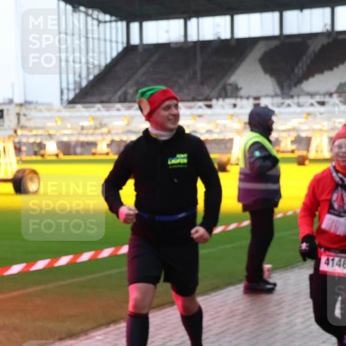 07.12.2025 - St. Pauli X-Mass-Run No. 15 Luisa Fischer http://msf.ph/oto/9390629 07.12.2025 10:56:54 Ziel 4146, 55, 236, 248, 417, 759, 951, 955, 1790, 1793, 2170, 2538, 2542, 4063, 4146, 4493 meine-sportfotos.de