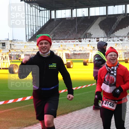 07.12.2025 - St. Pauli X-Mass-Run No. 15 Luisa Fischer http://msf.ph/oto/9390630 07.12.2025 10:56:55 Ziel 1919, 15, 4146, 55, 236, 248, 417, 759, 951, 955, 1790, 1793, 2170, 2538, 2542, 4063, 4146, 4493 meine-sportfotos.de