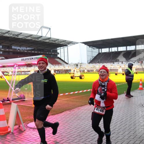 07.12.2025 - St. Pauli X-Mass-Run No. 15 Luisa Fischer http://msf.ph/oto/9390634 07.12.2025 10:56:56 Ziel 4146, 55, 236, 248, 417, 555, 759, 951, 955, 1790, 1793, 2170, 2538, 2542, 4063, 4146 meine-sportfotos.de
