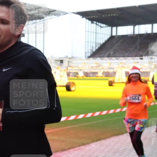 07.12.2025 - St. Pauli X-Mass-Run No. 15 Luisa Fischer http://msf.ph/oto/9390678 07.12.2025 10:57:25 Ziel 2664, 2538, 55, 236, 248, 280, 417, 555, 566, 568, 759, 763, 773, 1097, 1099, 1203, 1387, 2538, 2542, 2664, 2665, 3064, 3067, 3275, 4799 meine-sportfotos.de