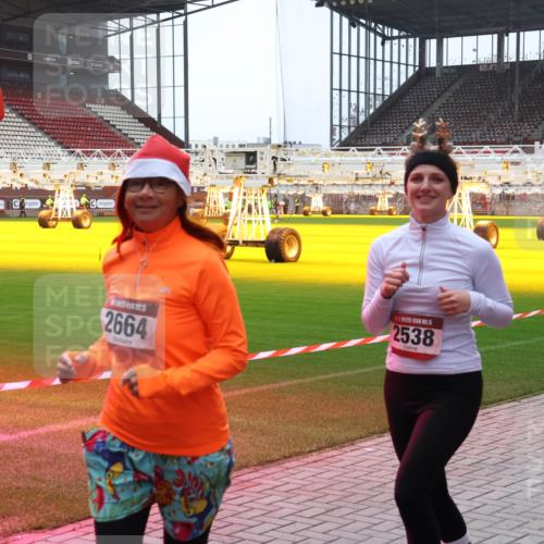 07.12.2025 - St. Pauli X-Mass-Run No. 15 Luisa Fischer http://msf.ph/oto/9390681 07.12.2025 10:57:27 Ziel 2664, 1, 5, 2538, 25, 55, 130, 236, 248, 251, 280, 417, 555, 566, 568, 759, 763, 773, 1097, 1099, 1203, 1387, 2538, 2542, 2664, 2665, 3064, 3067, 3275, 4799 meine-sportfotos.de