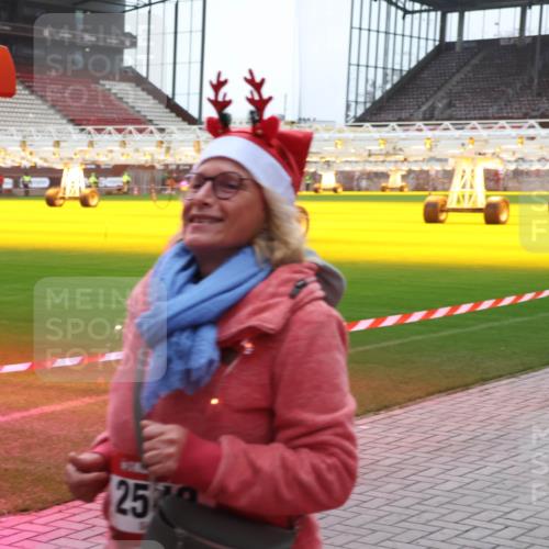 07.12.2025 - St. Pauli X-Mass-Run No. 15 Luisa Fischer http://msf.ph/oto/9390685 07.12.2025 10:57:28 Ziel 1, 253, 55, 130, 251, 280, 417, 555, 566, 568, 759, 763, 773, 1097, 1099, 1203, 1387, 2297, 2298, 2538, 2542, 2664, 2665, 3064, 3067, 3275, 4799 meine-sportfotos.de