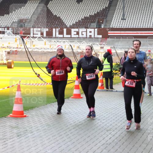 07.12.2025 - St. Pauli X-Mass-Run No. 15 Luisa Fischer http://msf.ph/oto/9390686 07.12.2025 10:57:44 Ziel 3064, 3067, 130, 2297, 773, 1213, 130, 251, 280, 555, 566, 568, 763, 773, 994, 1097, 1099, 1203, 1213, 1387, 2290, 2296, 2297, 2298, 2664, 2665, 3064, 3067, 3275, 4799 meine-sportfotos.de