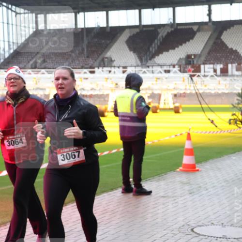 07.12.2025 - St. Pauli X-Mass-Run No. 15 Luisa Fischer http://msf.ph/oto/9390696 07.12.2025 10:57:47 Ziel 3064, 3067, 121, 130, 251, 280, 324, 566, 763, 773, 994, 1097, 1099, 1203, 1213, 1387, 2290, 2296, 2297, 2298, 2664, 2665, 3064, 3067, 3275, 4799 meine-sportfotos.de