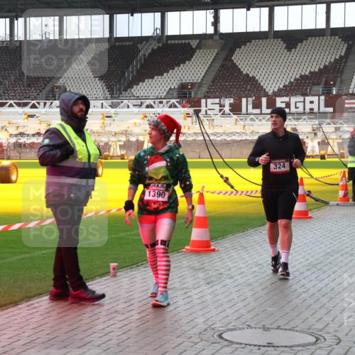 07.12.2025 - St. Pauli X-Mass-Run No. 15 Luisa Fischer http://msf.ph/oto/9390736 07.12.2025 10:58:14 Ziel 1390, 324, 1600, 43, 75, 130, 170, 234, 251, 324, 994, 1213, 1390, 1690, 2290, 2296, 2297, 2298 meine-sportfotos.de