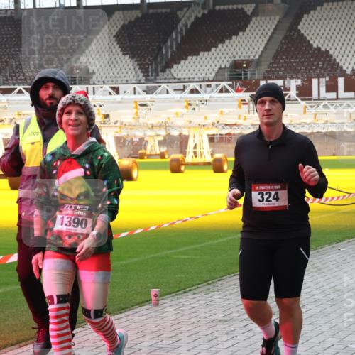 07.12.2025 - St. Pauli X-Mass-Run No. 15 Luisa Fischer http://msf.ph/oto/9390741 07.12.2025 10:58:16 Ziel 6709, 3, 15, 1390, 15, 324, 43, 75, 170, 234, 324, 994, 1213, 1390, 1690, 2290, 2296, 2297, 2298 meine-sportfotos.de
