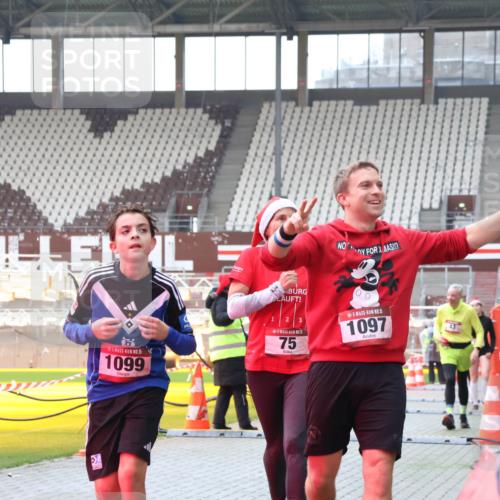 07.12.2025 - St. Pauli X-Mass-Run No. 15 Luisa Fischer http://msf.ph/oto/9390753 07.12.2025 10:58:32 Ziel 15, 1099, 5, 75, 15, 1097, 43, 75, 170, 234, 324, 761, 1390, 1690 meine-sportfotos.de
