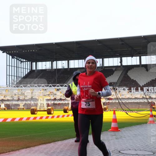 07.12.2025 - St. Pauli X-Mass-Run No. 15 Luisa Fischer http://msf.ph/oto/9390761 07.12.2025 10:58:34 Ziel 75, 43, 75, 170, 234, 761, 1390, 1690 meine-sportfotos.de