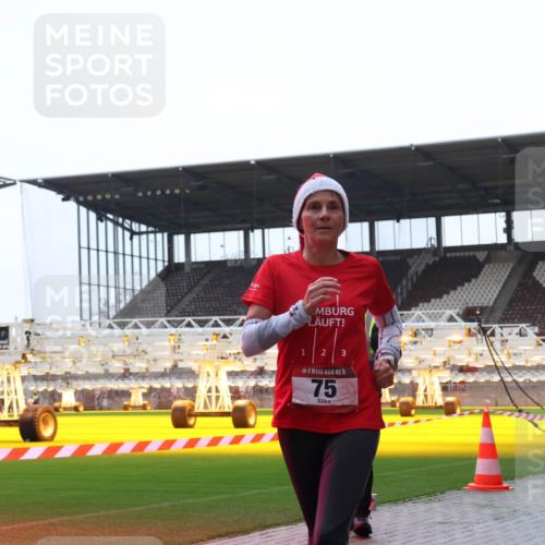 07.12.2025 - St. Pauli X-Mass-Run No. 15 Luisa Fischer http://msf.ph/oto/9390762 07.12.2025 10:58:35 Ziel 1, 2, 3, 15, 75, 43, 75, 170, 234, 761, 1390, 1690 meine-sportfotos.de
