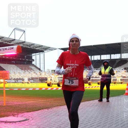 07.12.2025 - St. Pauli X-Mass-Run No. 15 Luisa Fischer http://msf.ph/oto/9390764 07.12.2025 10:58:35 Ziel 15, 75, 43, 75, 170, 234, 761, 1390, 1690 meine-sportfotos.de