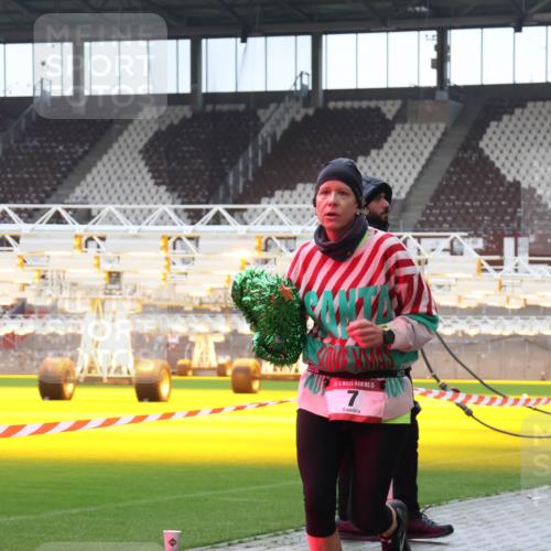 07.12.2025 - St. Pauli X-Mass-Run No. 15 Luisa Fischer http://msf.ph/oto/9390775 07.12.2025 10:59:02 Ziel 15, 7, 7, 606, 761, 907, 941, 1160, 1174, 1451, 1453, 1456, 1458, 1459, 1476, 2130, 2131 meine-sportfotos.de