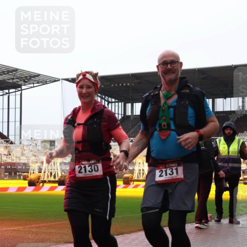 07.12.2025 - St. Pauli X-Mass-Run No. 15 Luisa Fischer http://msf.ph/oto/9390786 07.12.2025 10:59:25 Ziel 5, 2130, 35, 15, 2131, 6709, 7, 242, 582, 606, 907, 941, 1160, 1174, 1451, 1453, 1456, 1458, 1459, 1476, 1508, 2130, 2131, 2503, 2719, 2772 meine-sportfotos.de