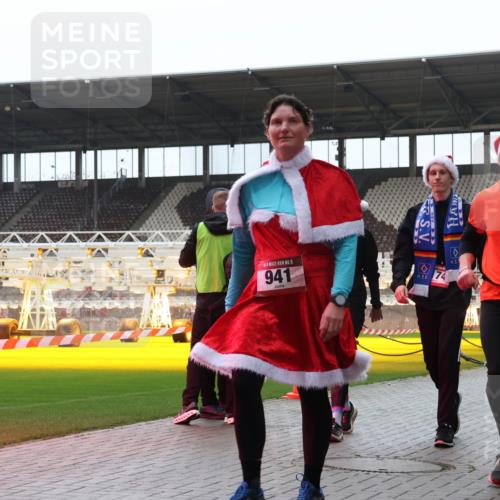 07.12.2025 - St. Pauli X-Mass-Run No. 15 Luisa Fischer http://msf.ph/oto/9390790 07.12.2025 10:59:34 Ziel 15, 941, 74, 1508, 06, 907, 7, 242, 582, 606, 907, 941, 1160, 1174, 1451, 1453, 1456, 1458, 1459, 1476, 1508, 2130, 2131, 2503, 2719, 2720, 2721, 2727, 2772 meine-sportfotos.de