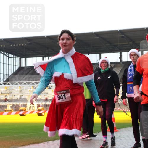 07.12.2025 - St. Pauli X-Mass-Run No. 15 Luisa Fischer http://msf.ph/oto/9390792 07.12.2025 10:59:35 Ziel 15, 941, 1508, 7, 242, 582, 606, 907, 941, 1160, 1174, 1451, 1453, 1456, 1458, 1459, 1476, 1508, 1826, 2130, 2131, 2503, 2719, 2720, 2721, 2727, 2772 meine-sportfotos.de