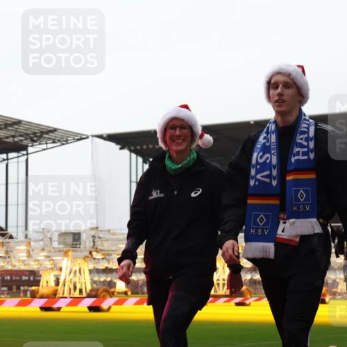07.12.2025 - St. Pauli X-Mass-Run No. 15 Luisa Fischer http://msf.ph/oto/9390795 07.12.2025 10:59:37 Ziel 242, 582, 606, 907, 941, 1160, 1174, 1451, 1453, 1456, 1458, 1459, 1476, 1508, 1826, 2130, 2131, 2503, 2719, 2720, 2721, 2727, 2772 meine-sportfotos.de