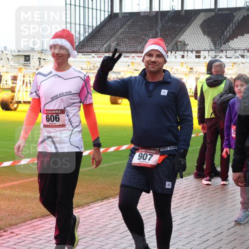 07.12.2025 - St. Pauli X-Mass-Run No. 15 Luisa Fischer http://msf.ph/oto/9390798 07.12.2025 10:59:47 Ziel 15, 606, 15, 907, 15, 1476, 242, 301, 306, 420, 582, 1451, 1453, 1456, 1458, 1459, 1508, 1826, 2503, 2719, 2720, 2721, 2727, 2772, 4128 meine-sportfotos.de