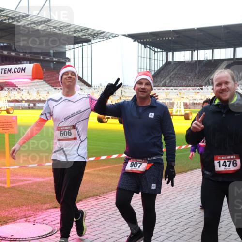 07.12.2025 - St. Pauli X-Mass-Run No. 15 Luisa Fischer http://msf.ph/oto/9390801 07.12.2025 10:59:48 Ziel 15, 606, 907, 15, 1476, 242, 301, 306, 420, 582, 1451, 1456, 1508, 1826, 2503, 2719, 2720, 2721, 2727, 2772, 4128 meine-sportfotos.de