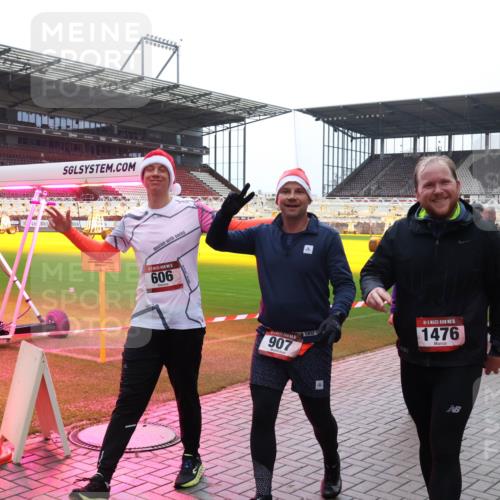 07.12.2025 - St. Pauli X-Mass-Run No. 15 Luisa Fischer http://msf.ph/oto/9390802 07.12.2025 10:59:49 Ziel 5, 606, 907, 15, 1476, 242, 301, 306, 420, 582, 1508, 1826, 2503, 2719, 2720, 2721, 2727, 2772, 4128 meine-sportfotos.de