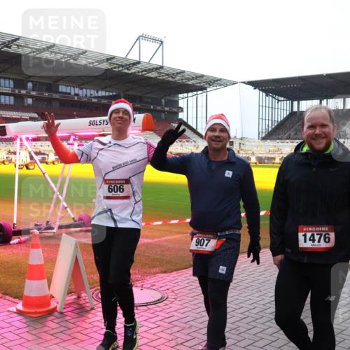 07.12.2025 - St. Pauli X-Mass-Run No. 15 Luisa Fischer http://msf.ph/oto/9390803 07.12.2025 10:59:49 Ziel 15, 606, 907, 15, 1476, 242, 301, 306, 420, 582, 1508, 1826, 2503, 2719, 2720, 2721, 2727, 2772, 4128 meine-sportfotos.de