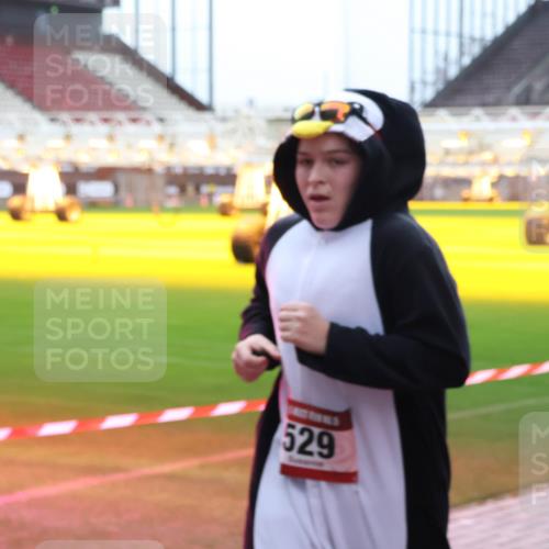07.12.2025 - St. Pauli X-Mass-Run No. 15 Luisa Fischer http://msf.ph/oto/9390836 07.12.2025 11:00:27 Ziel 529, 225, 301, 306, 420, 529, 1482, 1558, 1702, 3586, 4128 meine-sportfotos.de