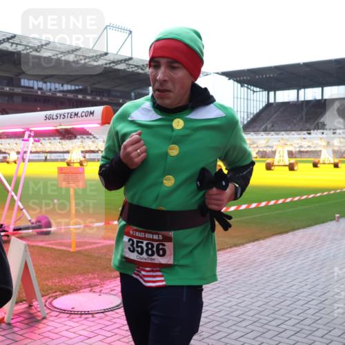 07.12.2025 - St. Pauli X-Mass-Run No. 15 Luisa Fischer http://msf.ph/oto/9390839 07.12.2025 11:00:28 Ziel 15, 3586, 225, 301, 306, 420, 529, 988, 1482, 1558, 1702, 3586, 4128 meine-sportfotos.de