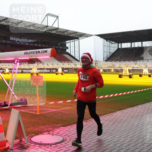 07.12.2025 - St. Pauli X-Mass-Run No. 15 Luisa Fischer http://msf.ph/oto/9390841 07.12.2025 11:00:35 Ziel 5, 1482, 225, 435, 440, 529, 611, 985, 988, 1482, 1558, 1702, 3586, 3952, 4128, 4478, 4793 meine-sportfotos.de