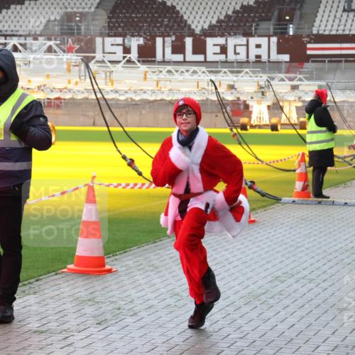 07.12.2025 - St. Pauli X-Mass-Run No. 15 Luisa Fischer http://msf.ph/oto/9390844 07.12.2025 11:00:39 Ziel 709, 985, 225, 435, 440, 529, 611, 985, 988, 1482, 1558, 1702, 1721, 3586, 3952, 4478, 4793 meine-sportfotos.de